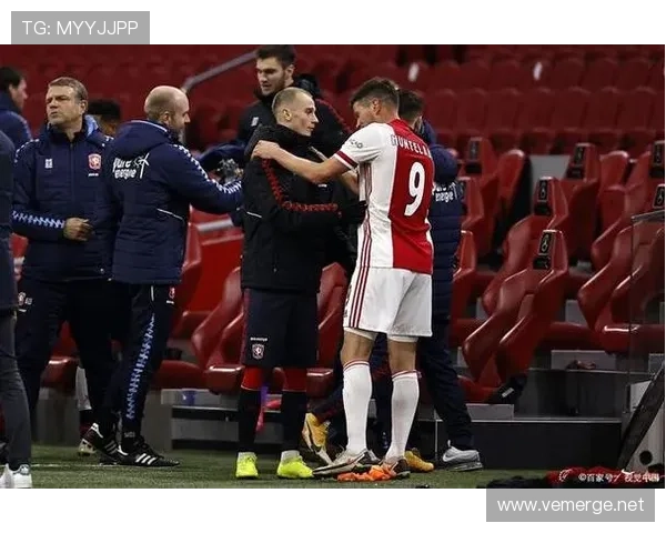 阿贾克斯欧战表现低迷形势延续,对球队赛季竞争力造成影响 阿贾克斯欧战表现低迷形势延续,对球队赛季竞争力造成影响