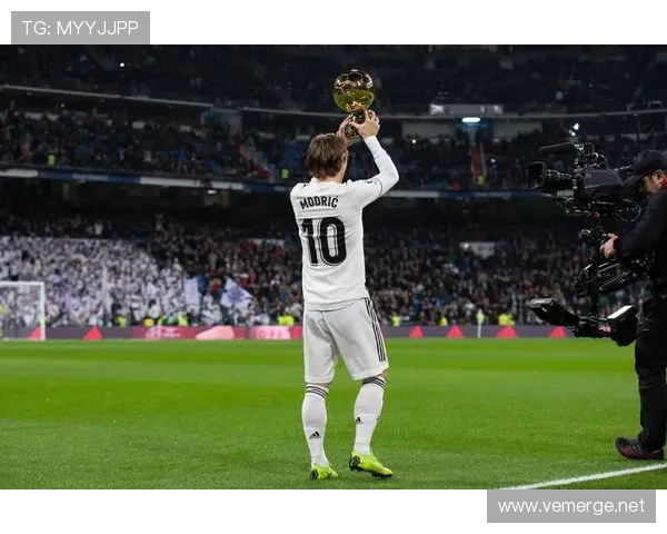 B费 vs 莫德里奇：中场组织与比赛掌控力差距在哪