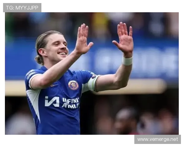 切尔西重建方向缺乏清晰主线,赛季走势与引援策略显现出稳定性承压 切尔西重建方向缺乏清晰主线,赛季走势与引援策略显现出稳定性承压