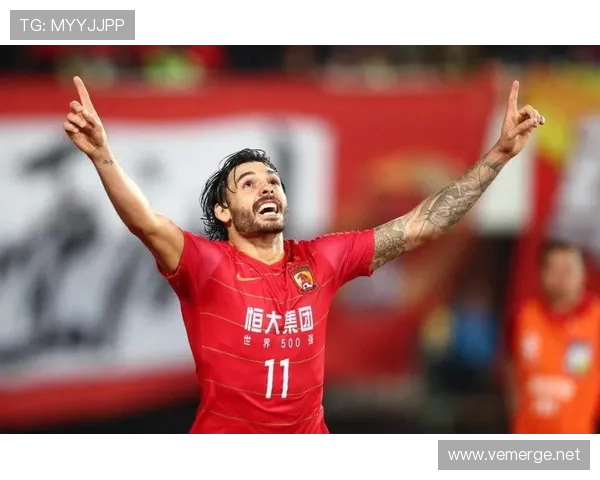 杜丽赛场冷若冰霜，街头拎包喝咖啡那副阔太样，把我直接看懵了